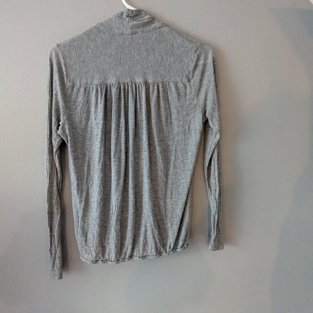 L/S grey crossover top - Picture 4 of 4